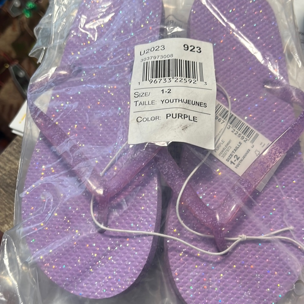 NWT - Girls glitter flip flops size “1-2”